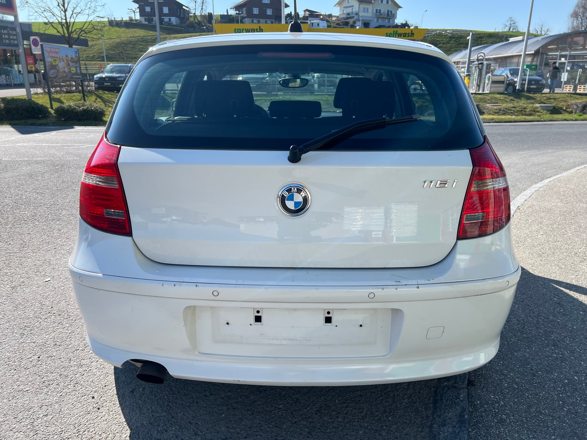 BMW 116i Dynamic Edition-image-1