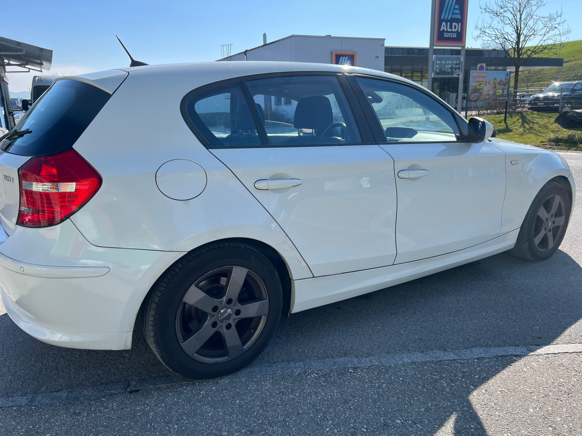 BMW 116i Dynamic Edition-image-4