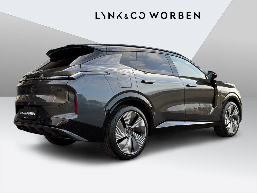 LYNK & CO 08-showroom-element-1