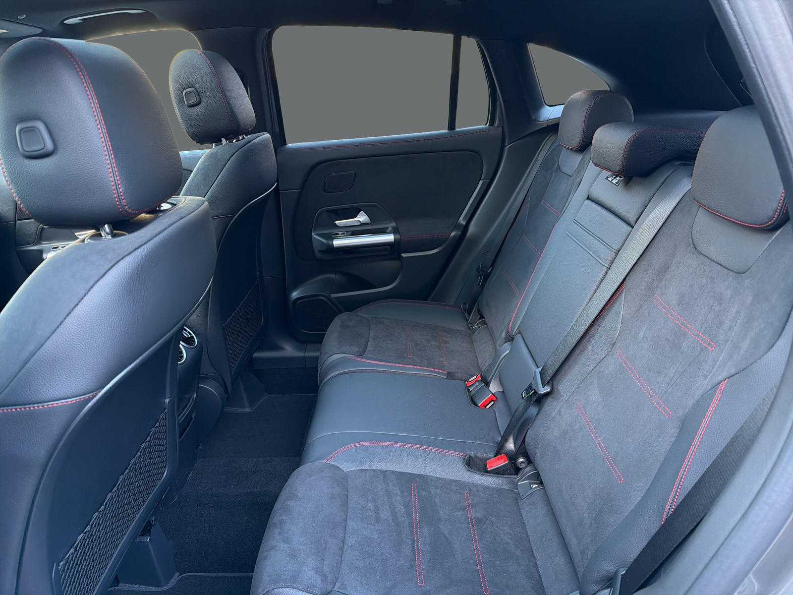 MERCEDES-BENZ GLA 250 4Matic 8G-DCT Swiss Star-image-13