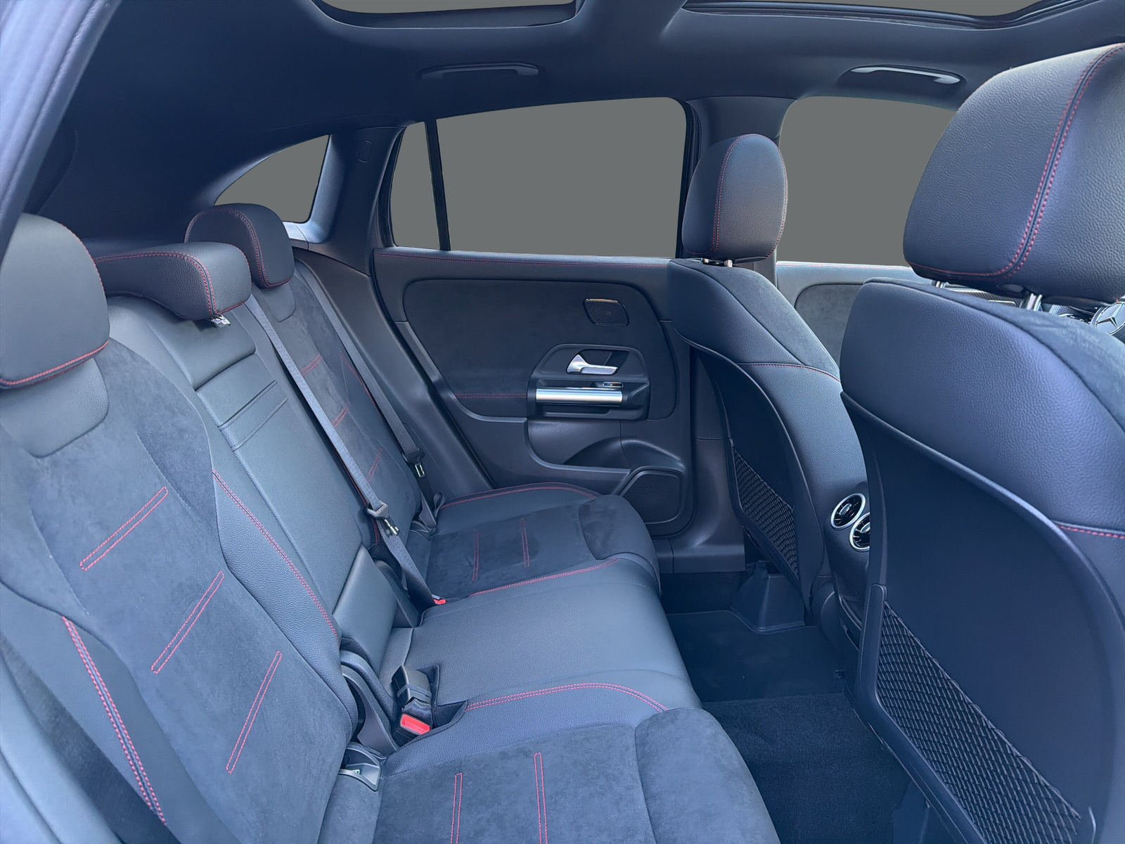 MERCEDES-BENZ GLA 250 4Matic 8G-DCT Swiss Star-image-18