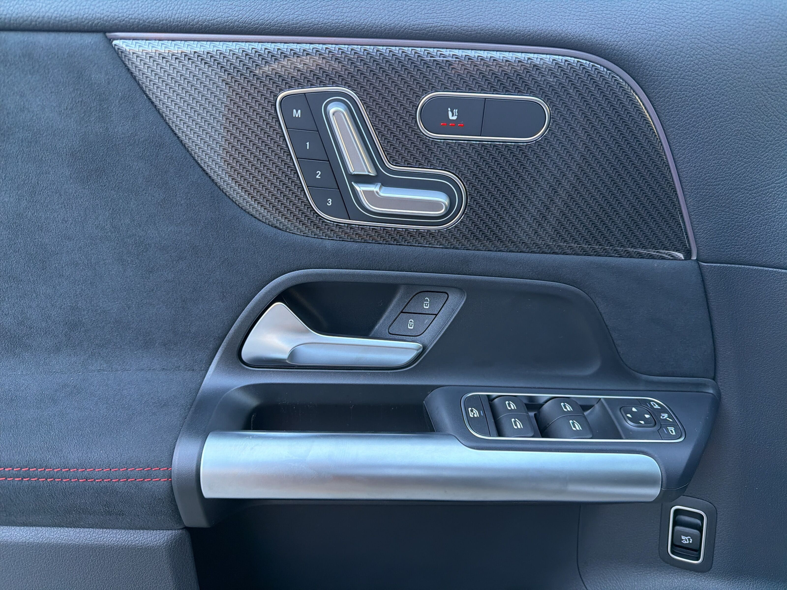 MERCEDES-BENZ GLA 250 4Matic 8G-DCT Swiss Star-image-11