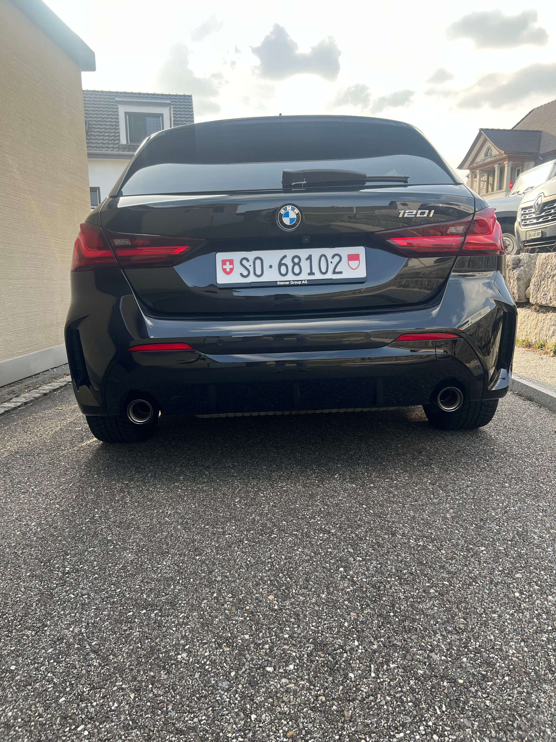 BMW 120i M Sport Pro Steptronic-image-3