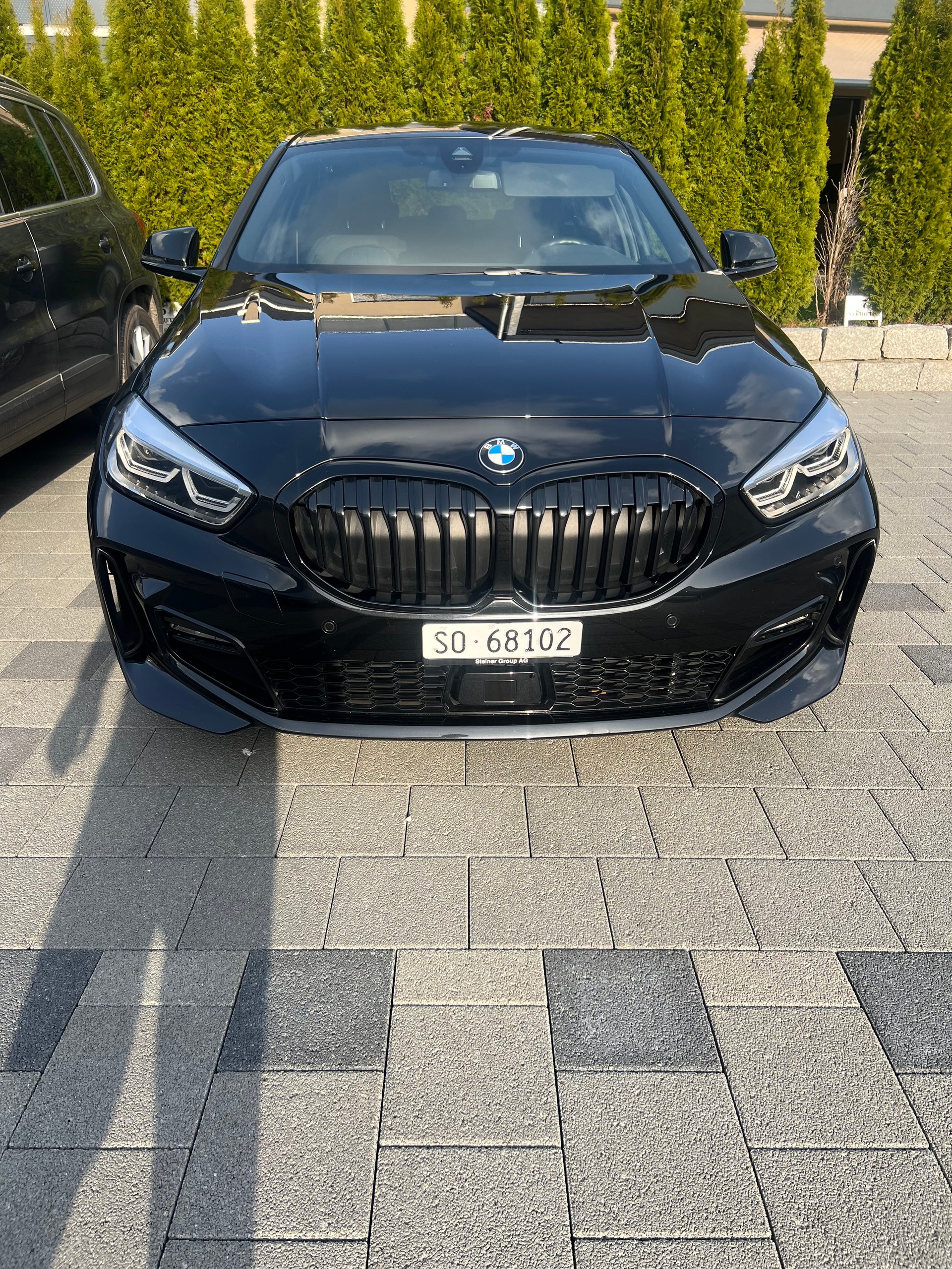 BMW 120i M Sport Pro Steptronic-image-2