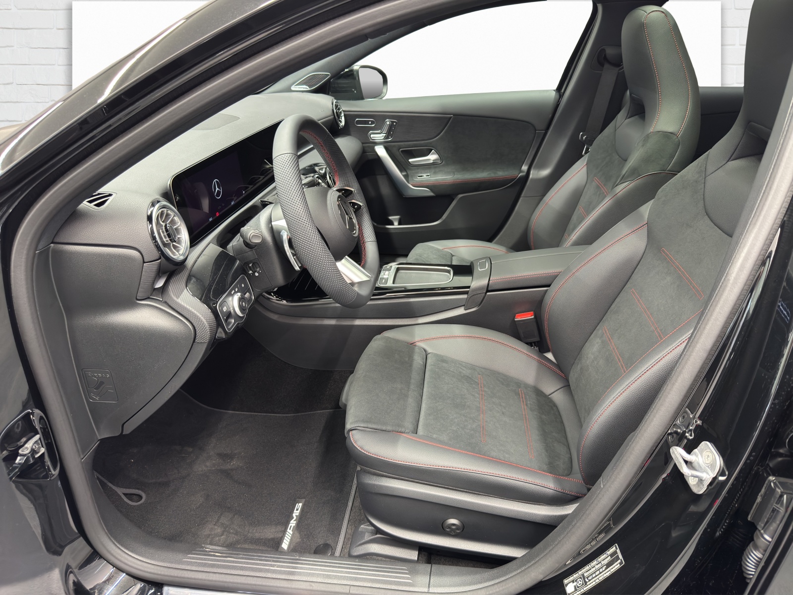 MERCEDES-BENZ A 250 AMG Line 4Matic-image-6