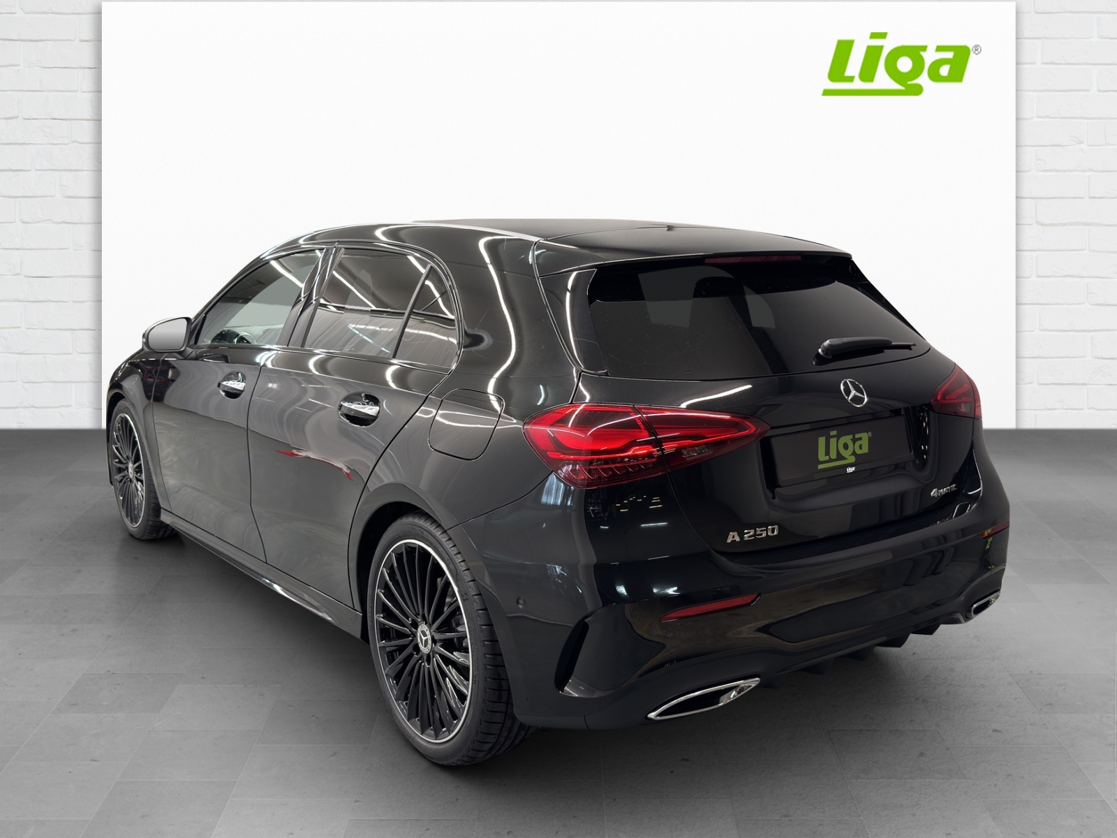 MERCEDES-BENZ A 250 AMG Line 4Matic-image-3