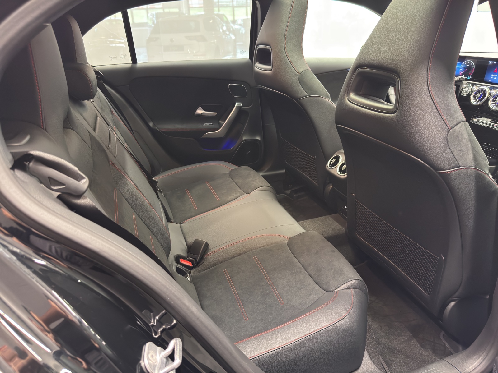 MERCEDES-BENZ A 250 AMG Line 4Matic-image-9