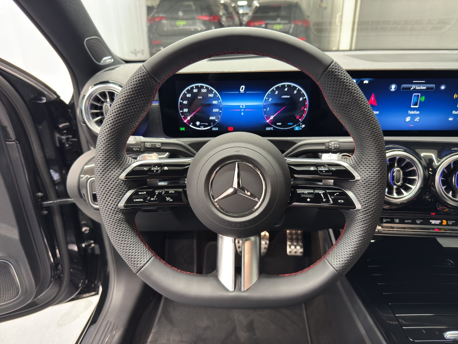 MERCEDES-BENZ A 250 AMG Line 4Matic-image-14