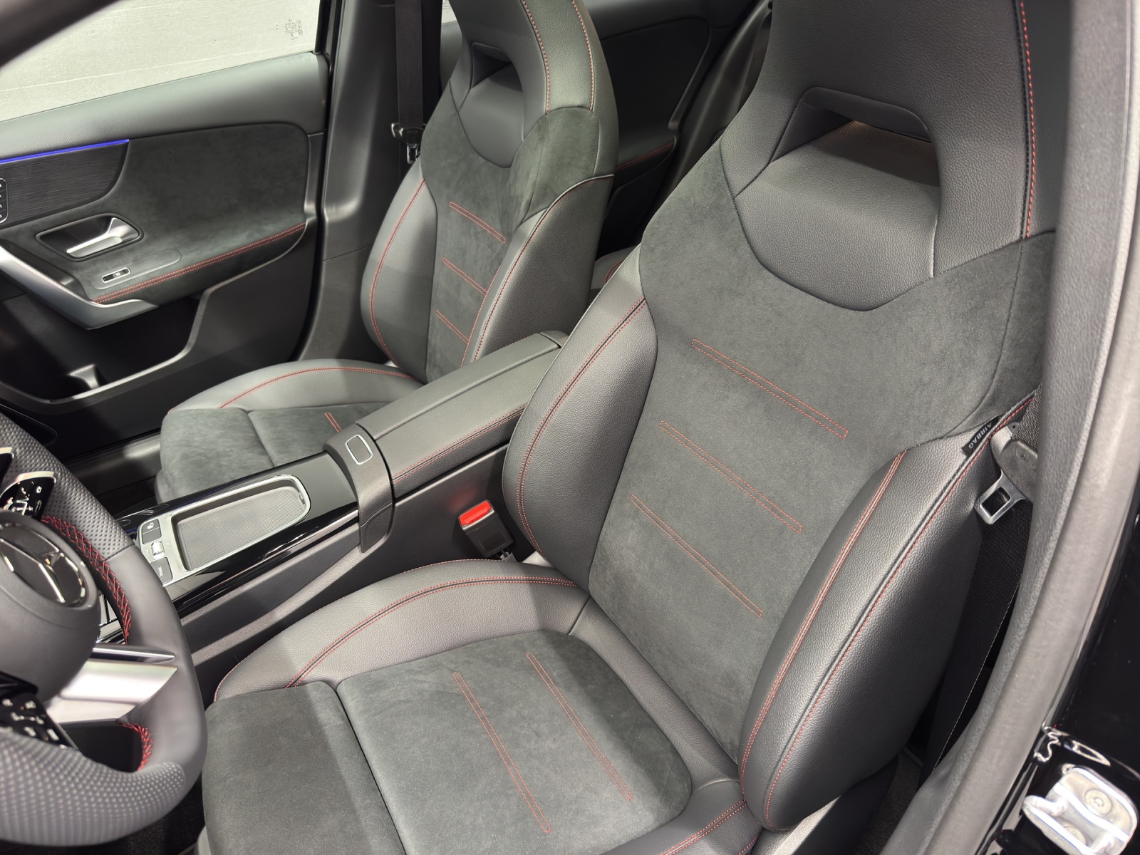 MERCEDES-BENZ A 250 AMG Line 4Matic-image-13