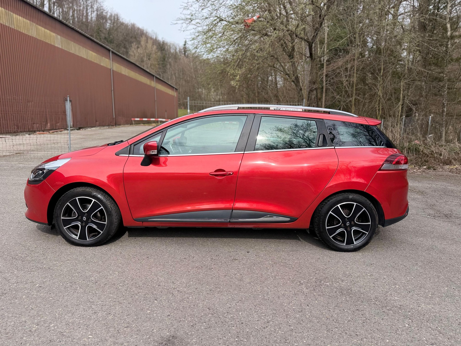 RENAULT Clio Grandtour 1.2 16V T Swiss Edition EDC-image-1