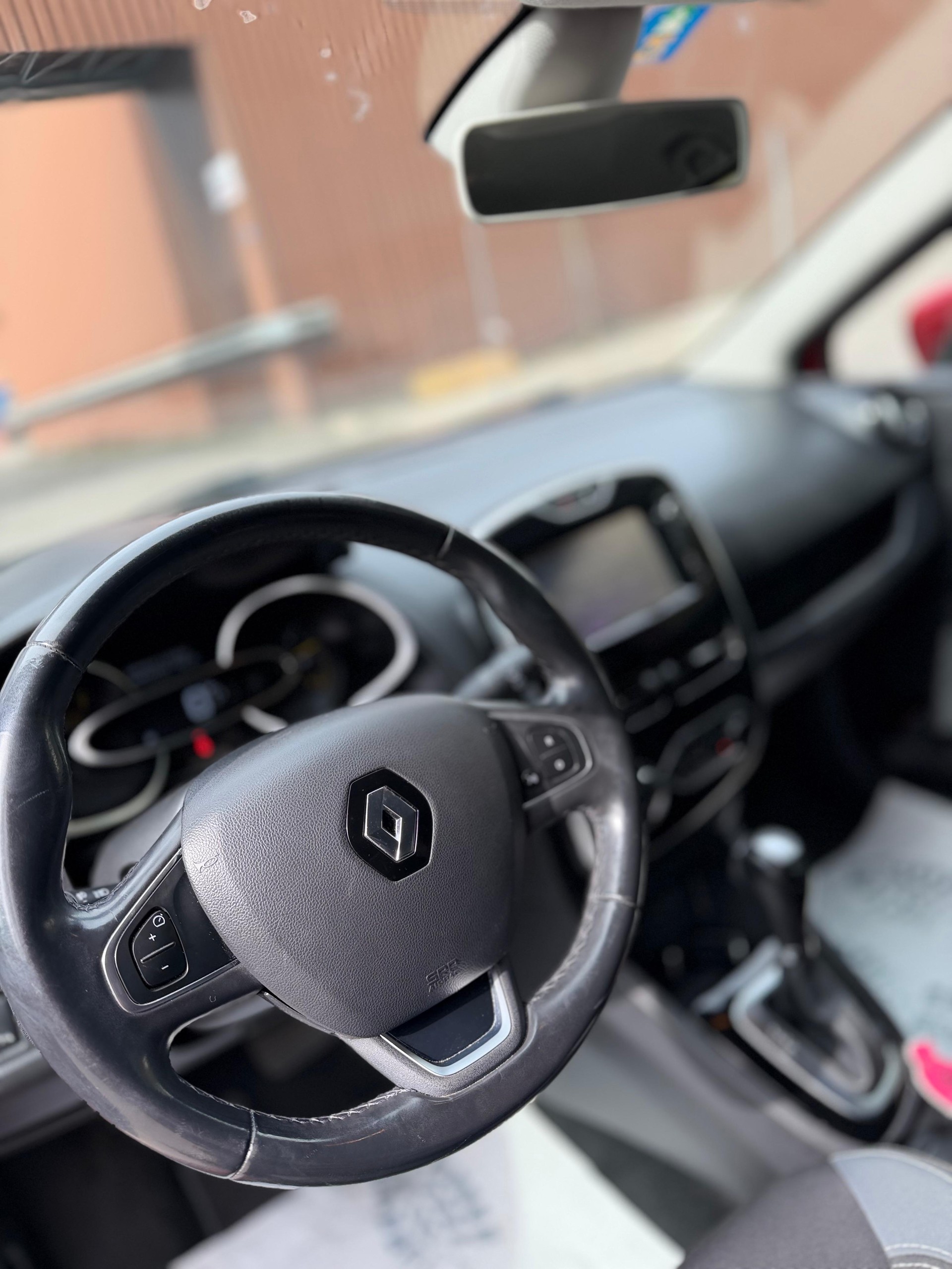 RENAULT Clio Grandtour 1.2 16V T Swiss Edition EDC-image-7