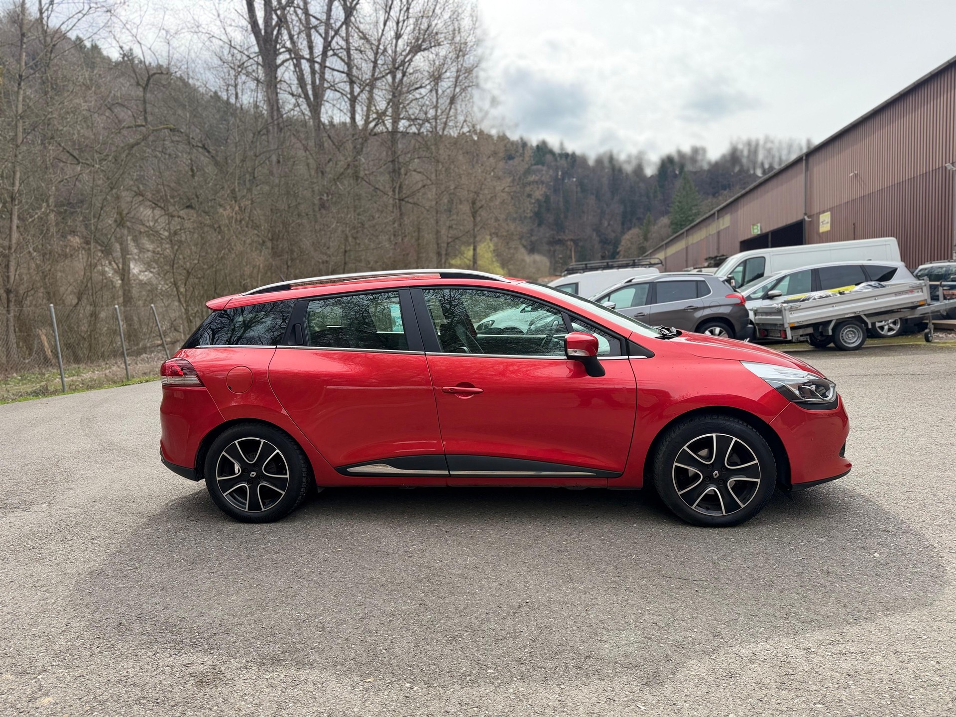 RENAULT Clio Grandtour 1.2 16V T Swiss Edition EDC-image-2
