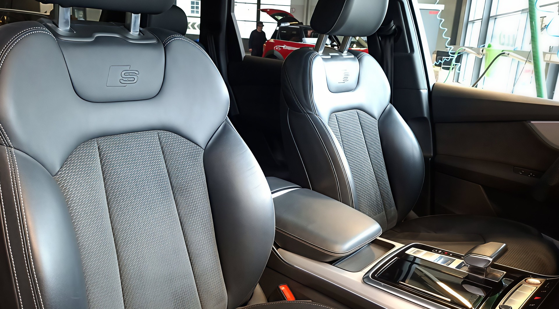 AUDI SQ7 4.0 TDI quattro tiptronic-image-8