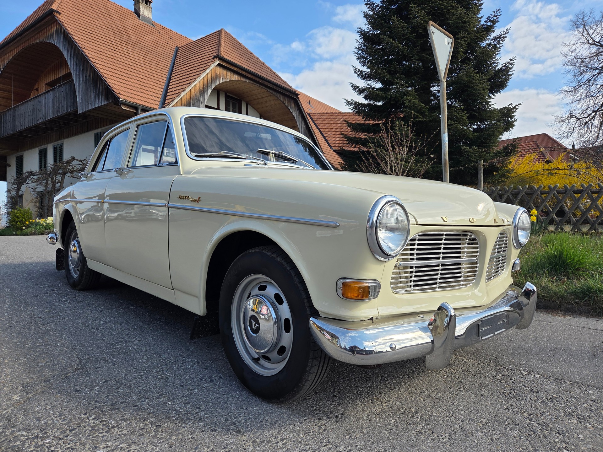 VOLVO 122S-image-2