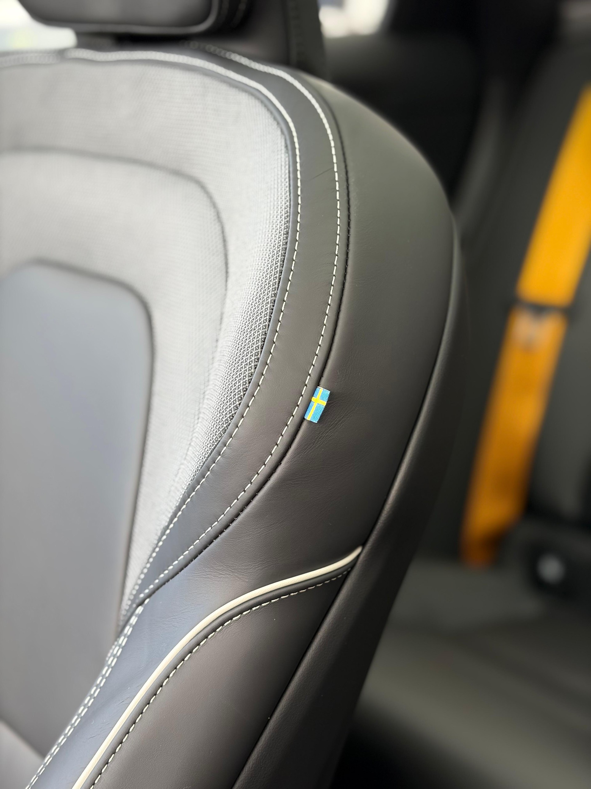 VOLVO XC60 2.0 T8 TE Polestar eAWD-image-16