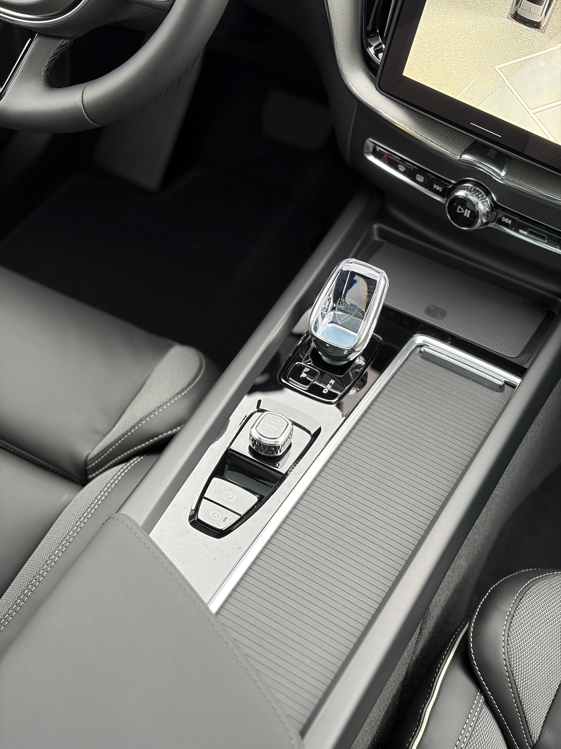 VOLVO XC60 2.0 T8 TE Polestar eAWD-image-9