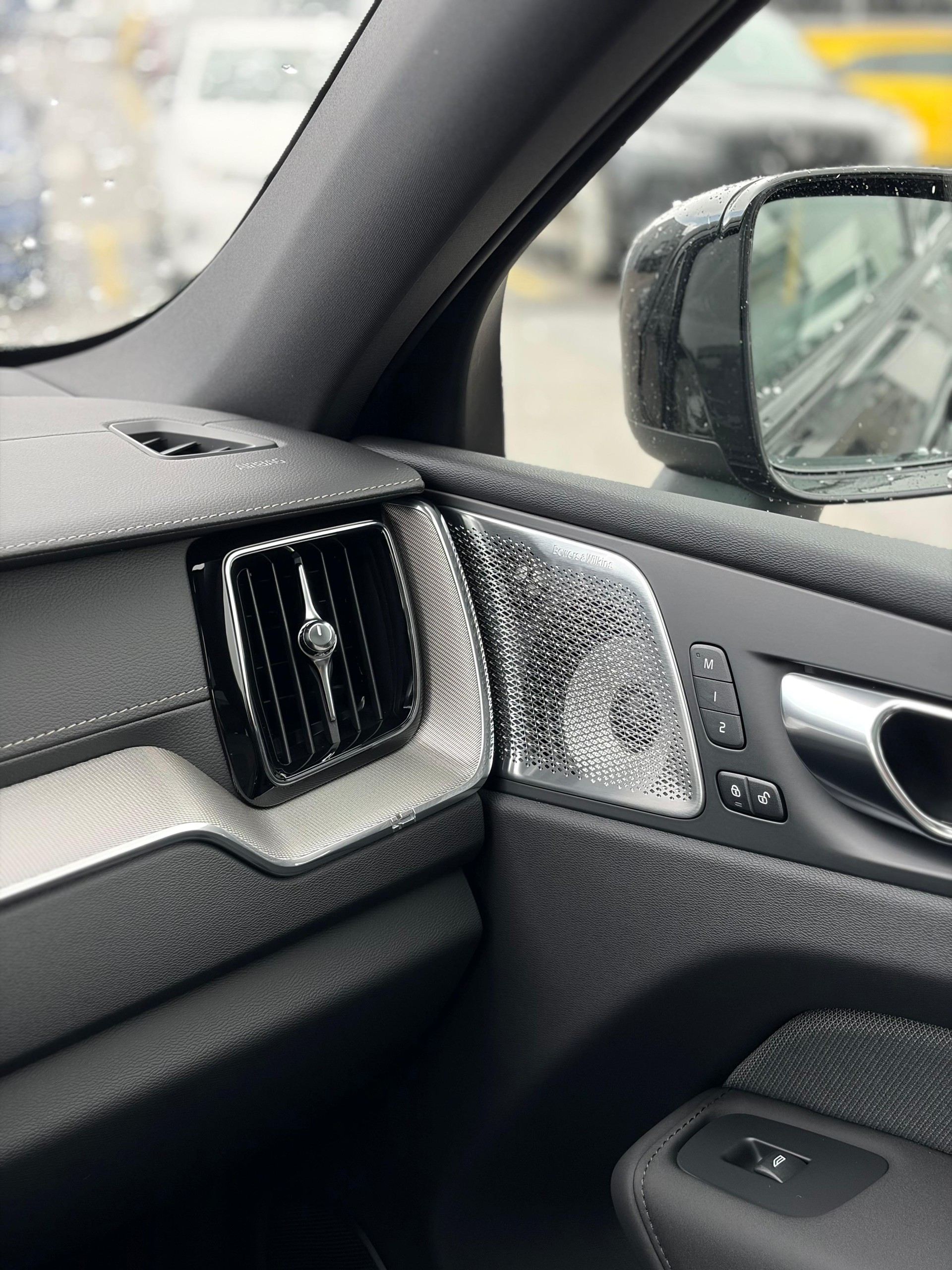 VOLVO XC60 2.0 T8 TE Polestar eAWD-image-11