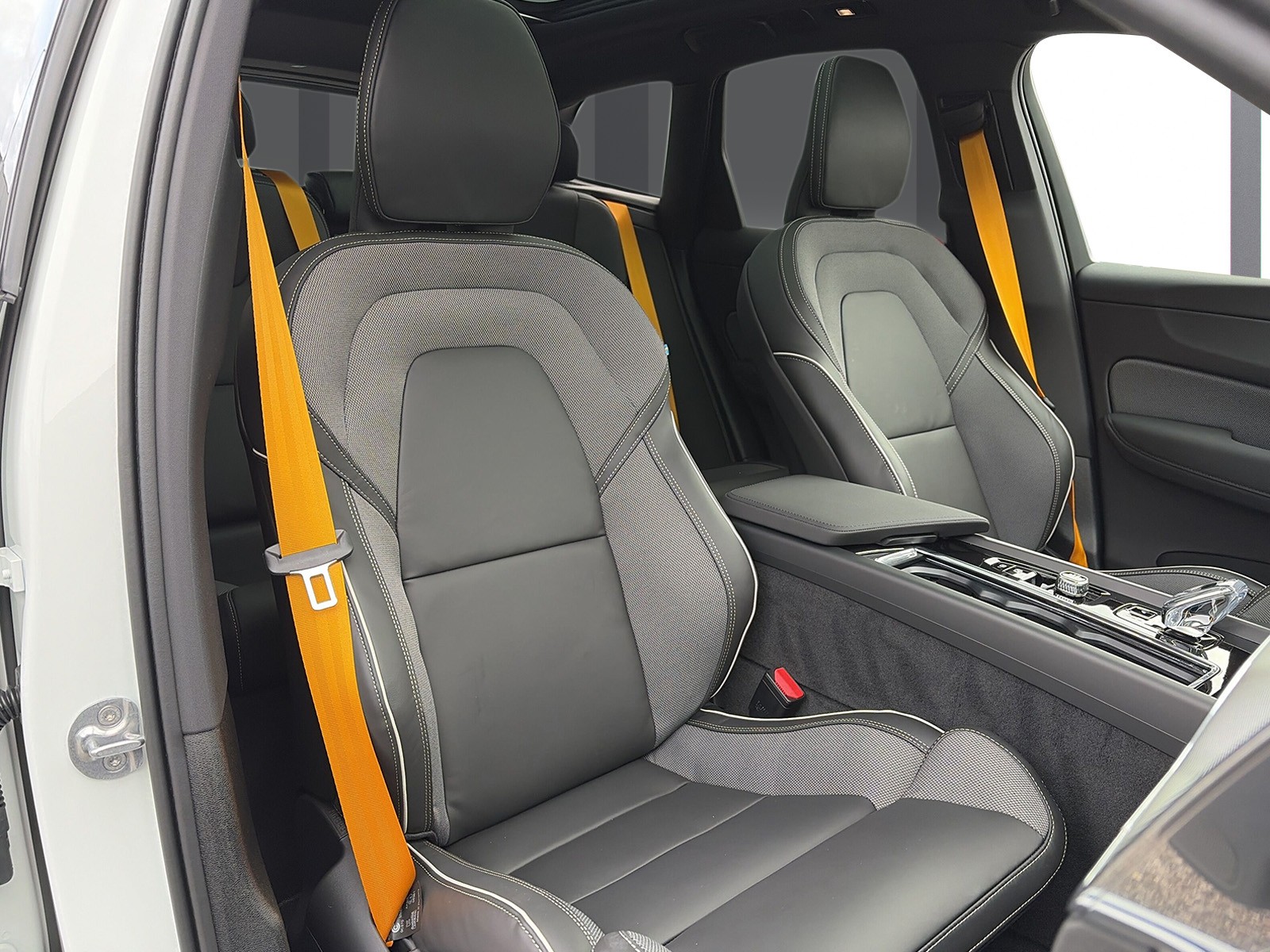 VOLVO XC60 2.0 T8 TE Polestar eAWD-image-15