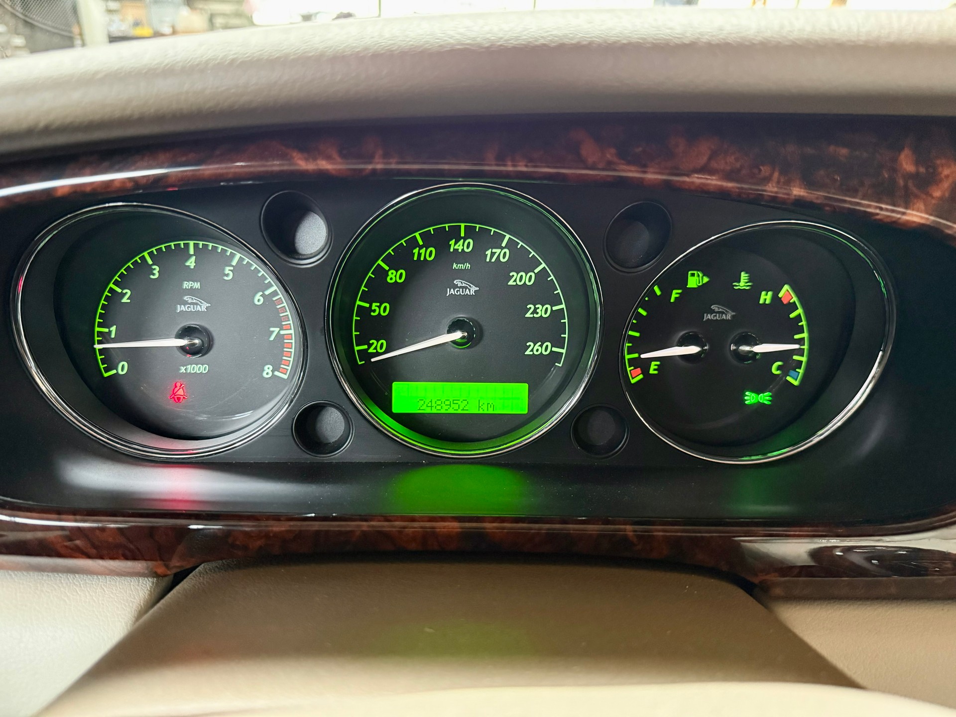 JAGUAR XJ8 4.2 V8 Executive-image-6
