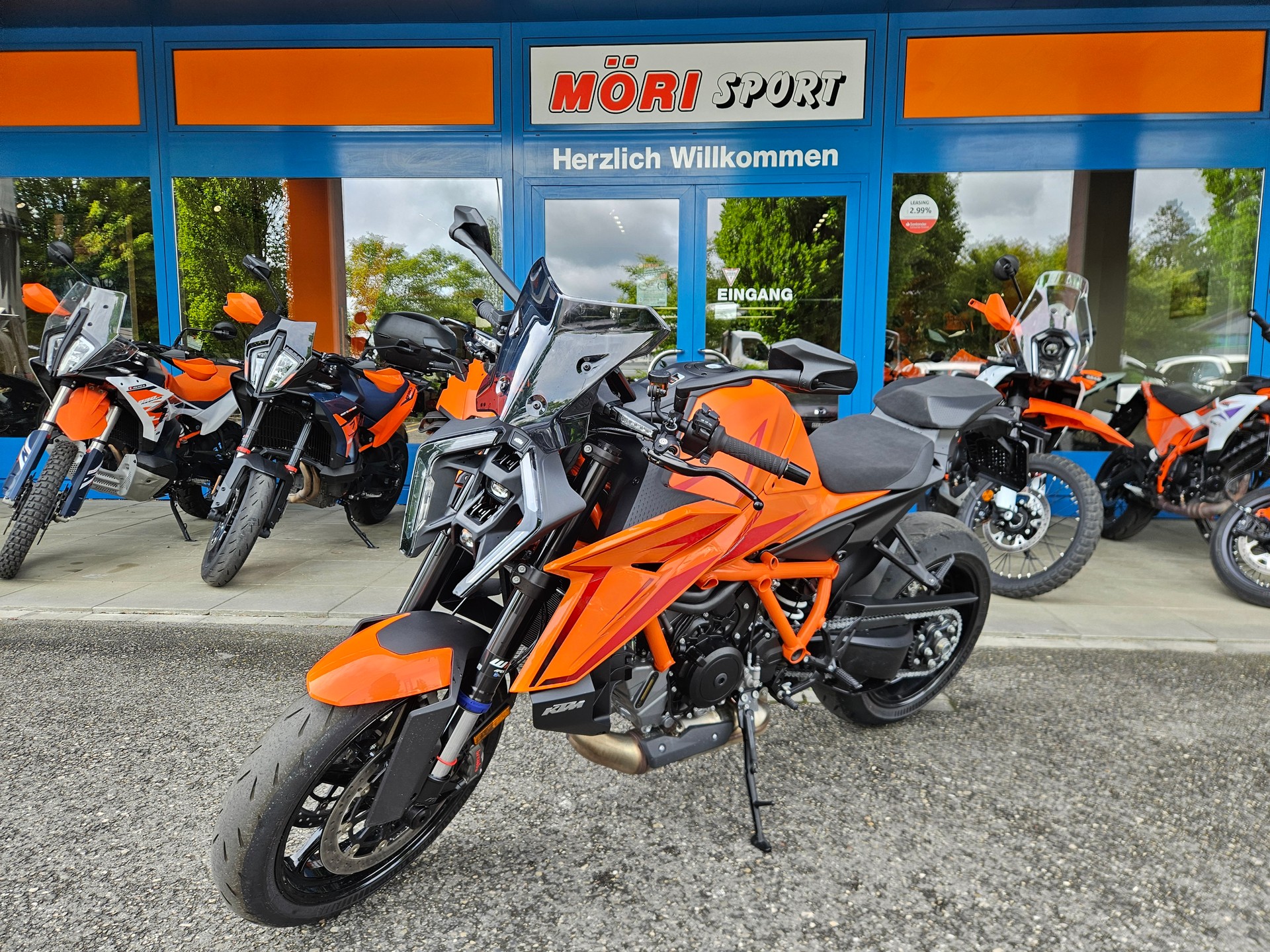 KTM 1390 Super Duke R-showroom-element-2