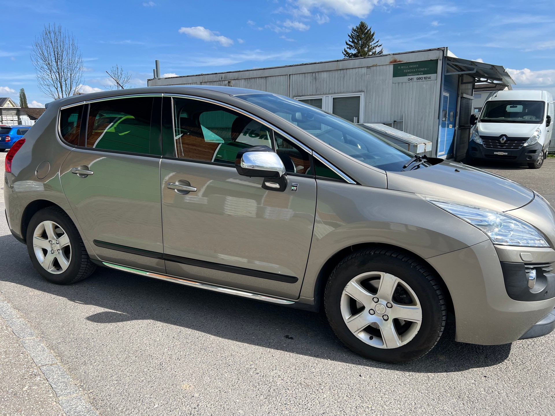 PEUGEOT 3008 HYbrid4 2.0 HDI EGS6-image-2