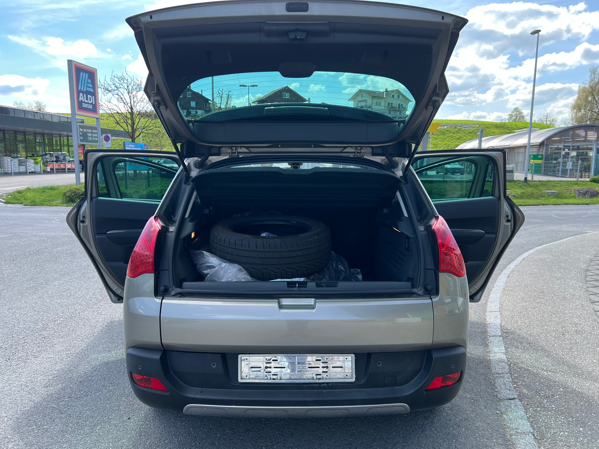 PEUGEOT 3008 HYbrid4 2.0 HDI EGS6-image-7