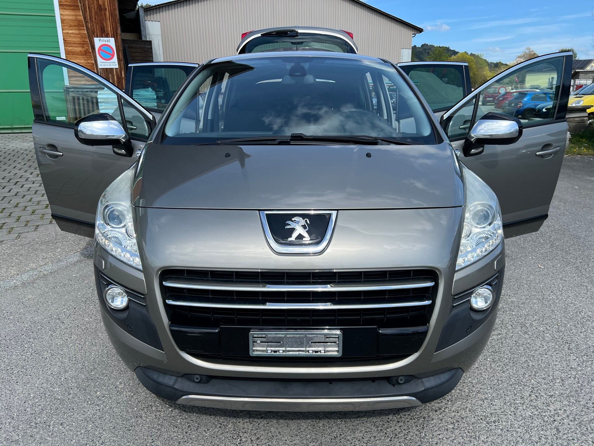 PEUGEOT 3008 HYbrid4 2.0 HDI EGS6-image-6