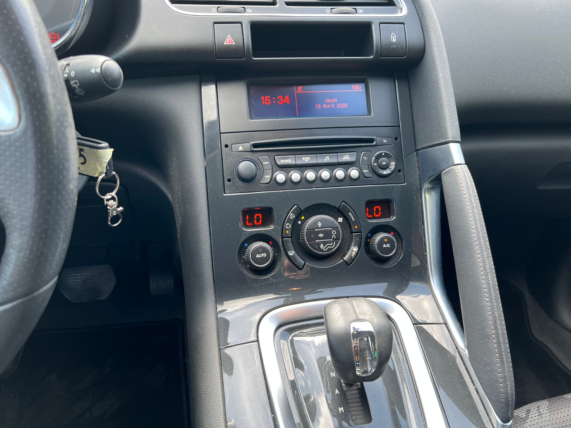 PEUGEOT 3008 HYbrid4 2.0 HDI EGS6-image-13