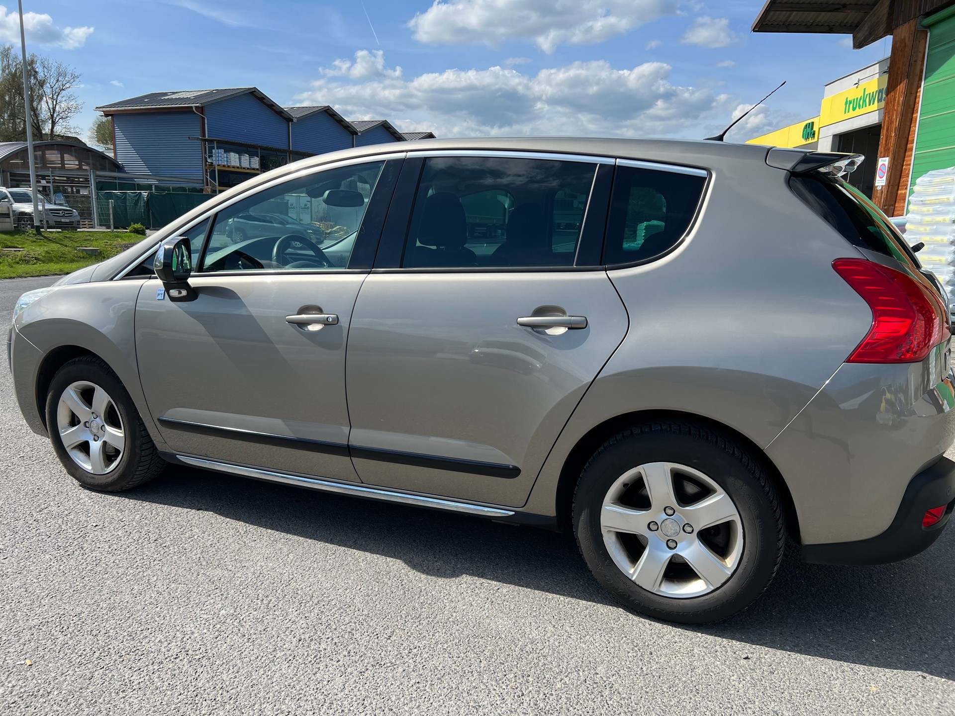 PEUGEOT 3008 HYbrid4 2.0 HDI EGS6-image-3