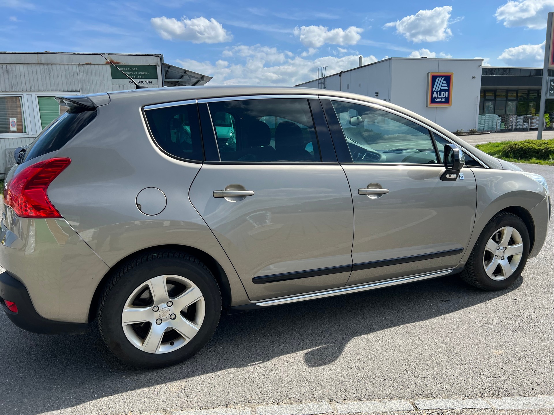 PEUGEOT 3008 HYbrid4 2.0 HDI EGS6-image-4