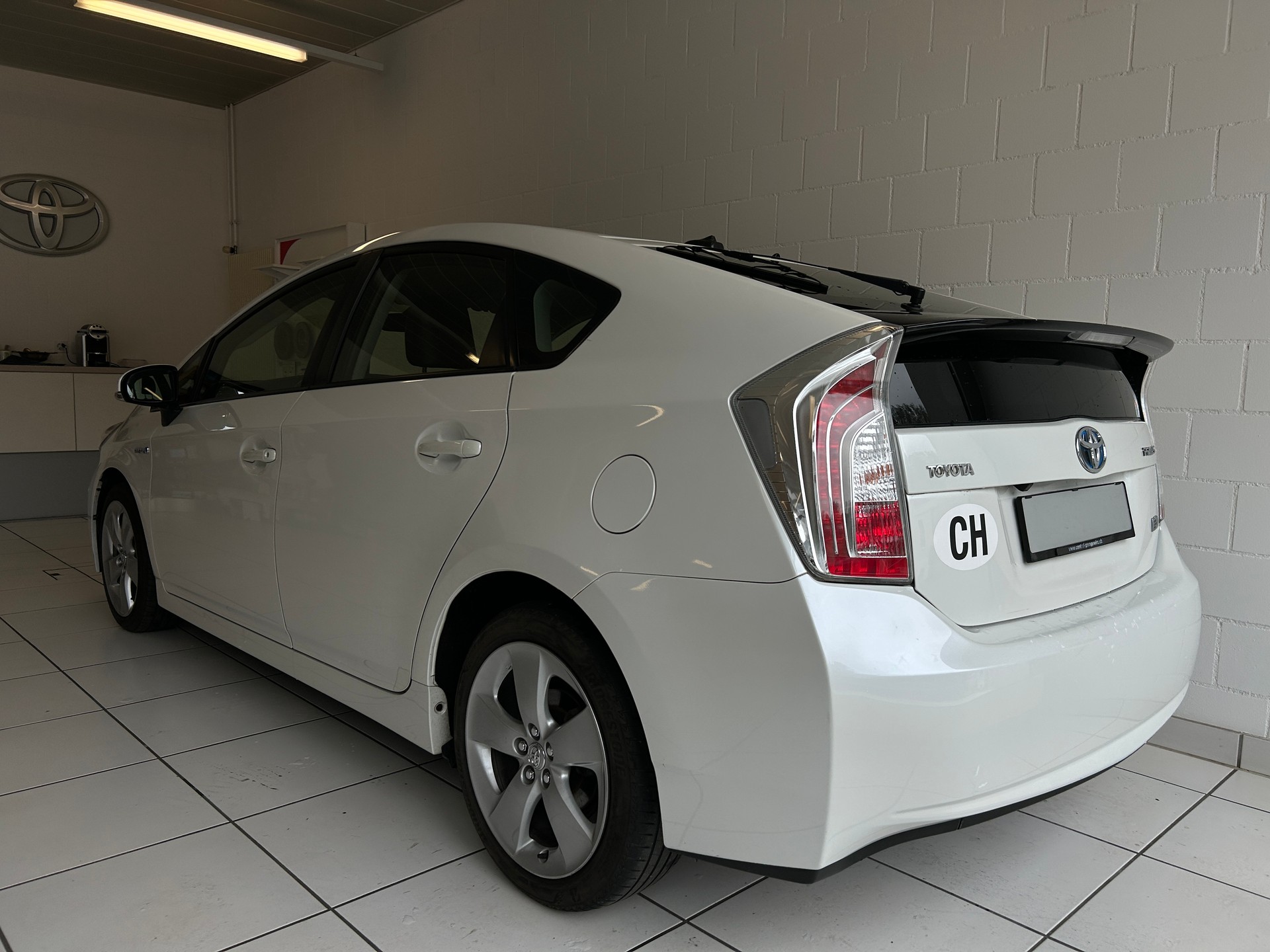 TOYOTA Prius 1.8 16V HSD Sol Premium-image-2