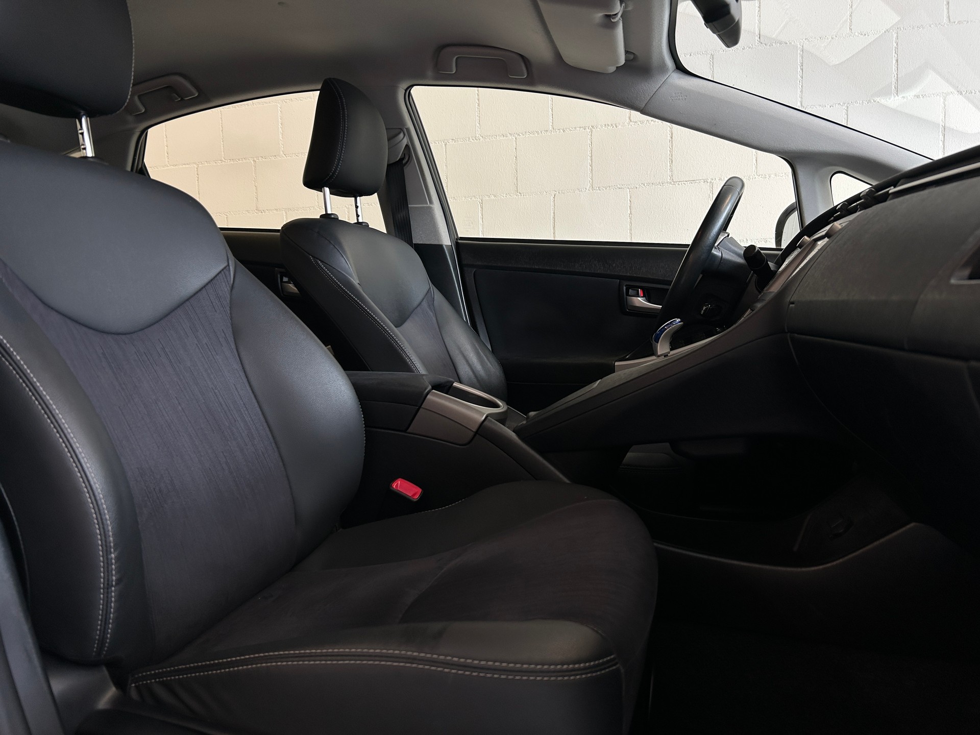 TOYOTA Prius 1.8 16V HSD Sol Premium-image-9