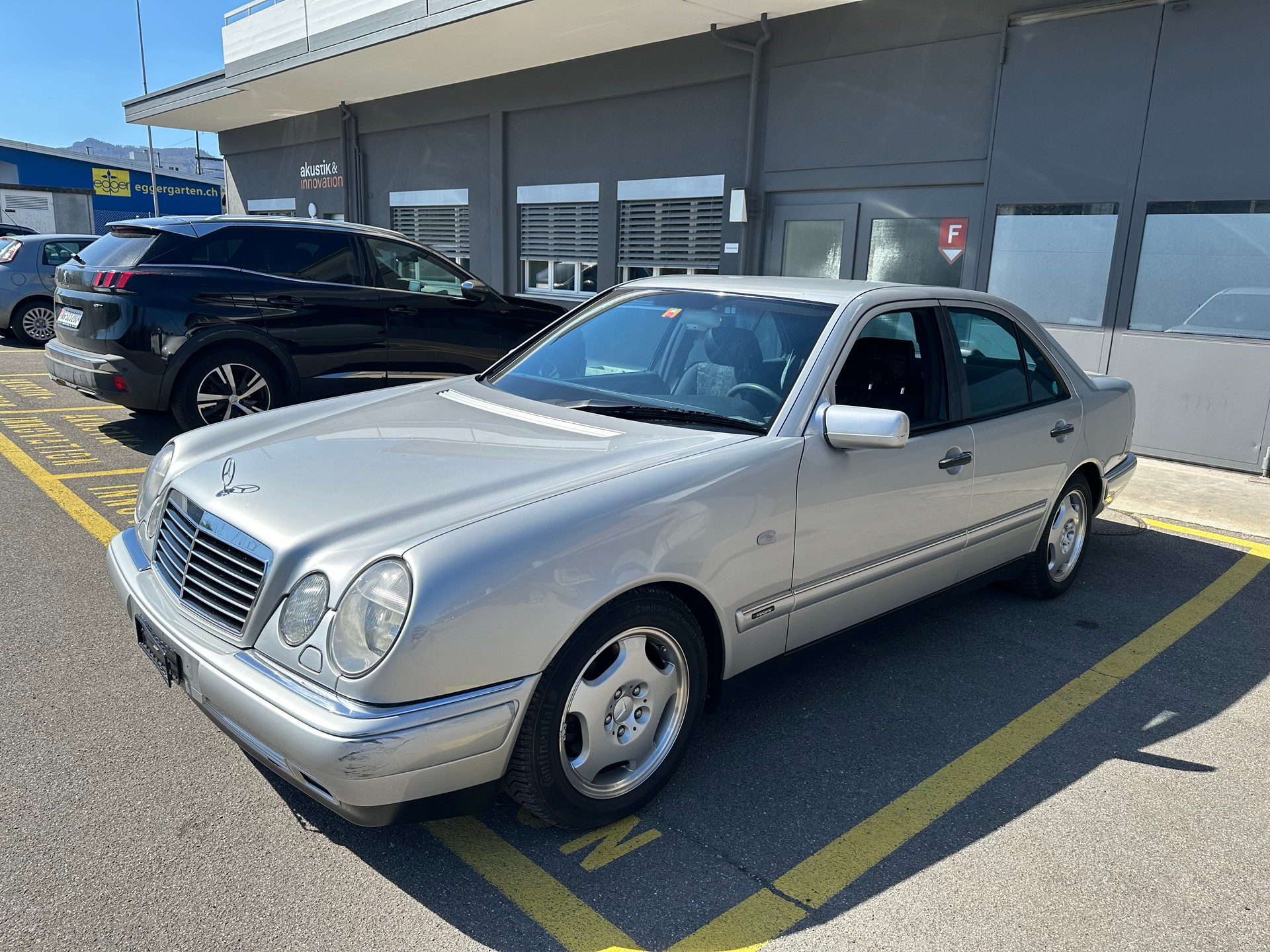 MERCEDES-BENZ E 280-image-0