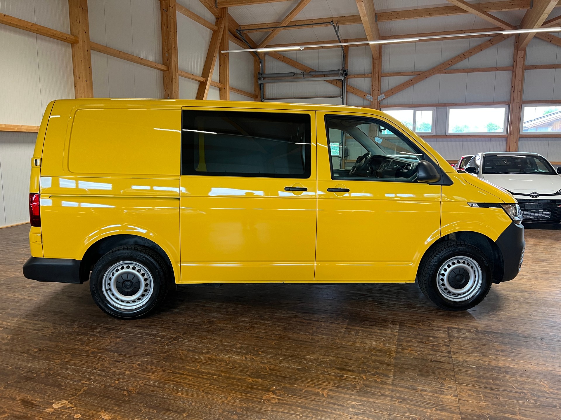 VW T6.1 2.0 TDI Entry-showroom-element-3