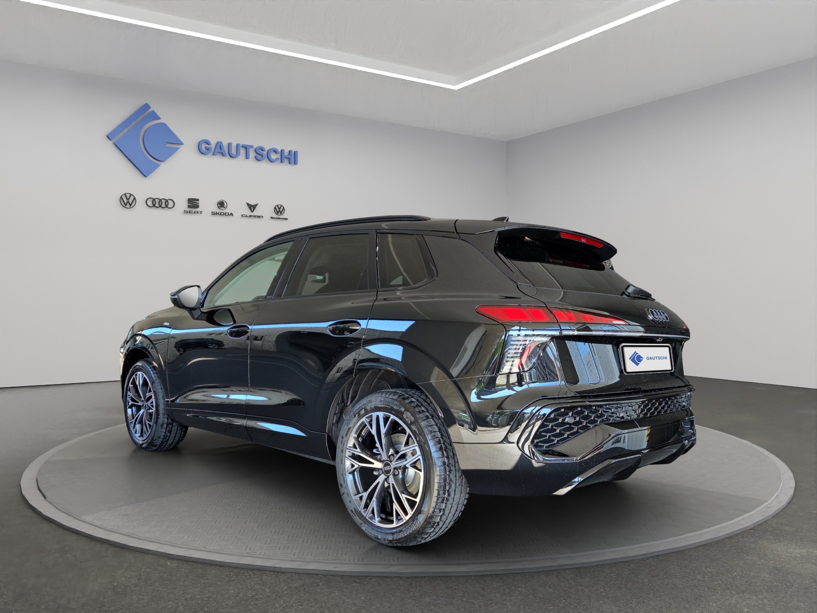 AUDI Q3 SUV 110 kW TFSI S tronic-image-2