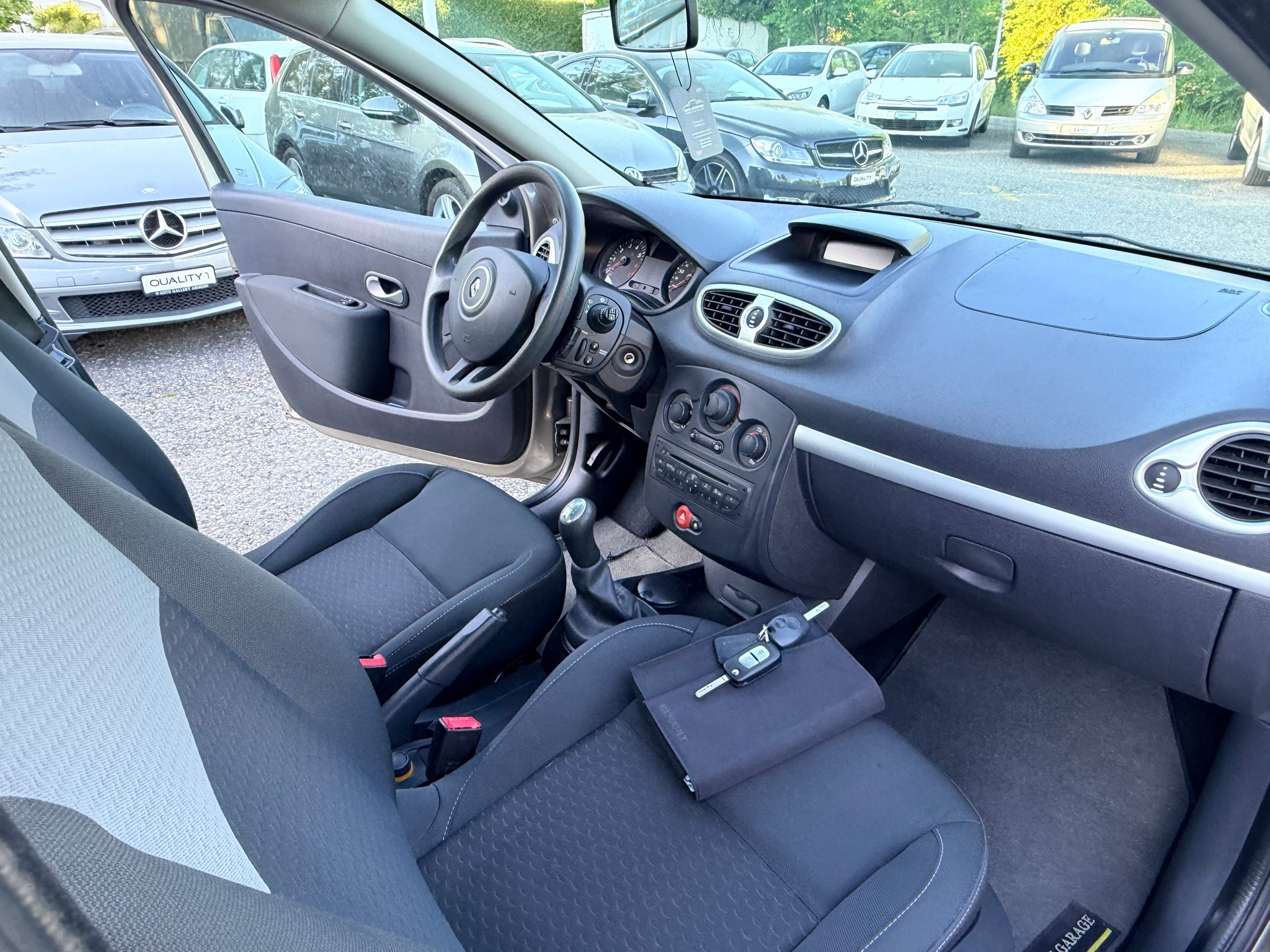 RENAULT Clio 1.2 16V Expression-image-10