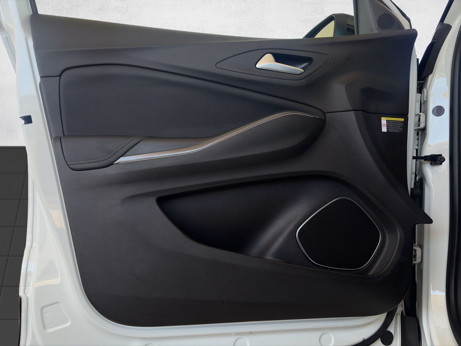 OPEL Grandland X 1.6 Hybrid4 Ultimate Automatik-image-15