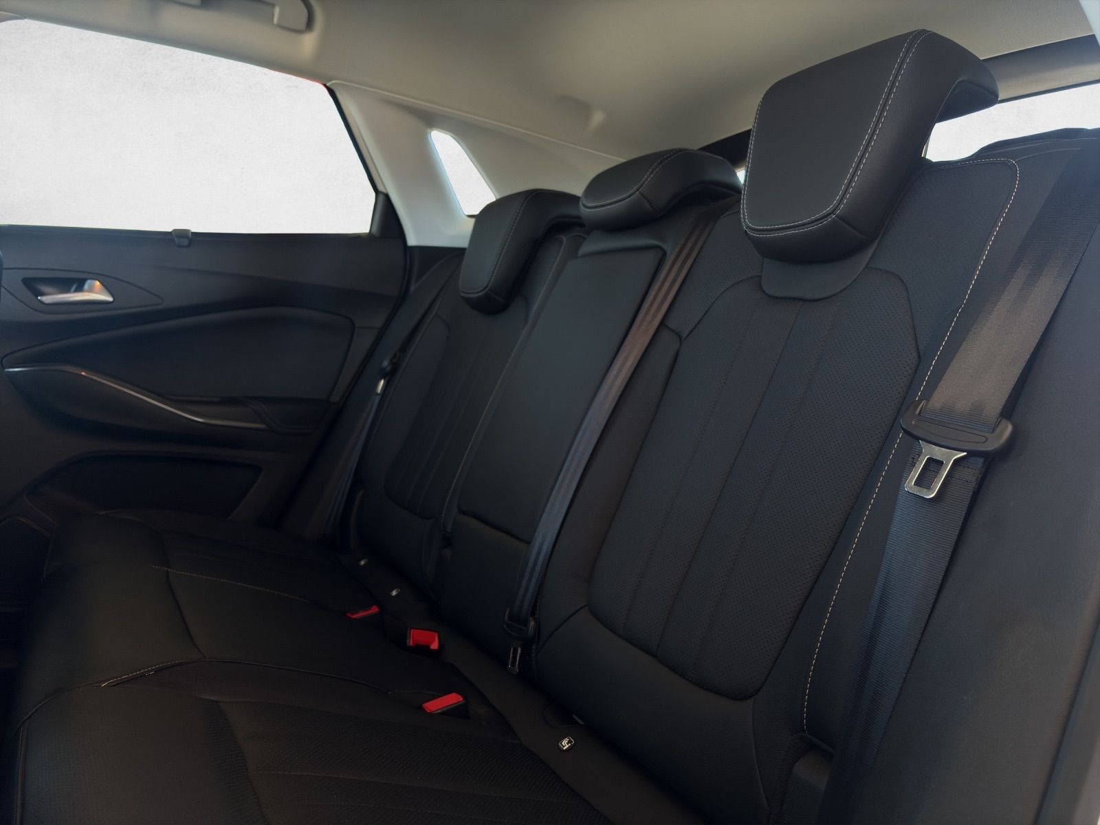 OPEL Grandland X 1.6 Hybrid4 Ultimate Automatik-image-16