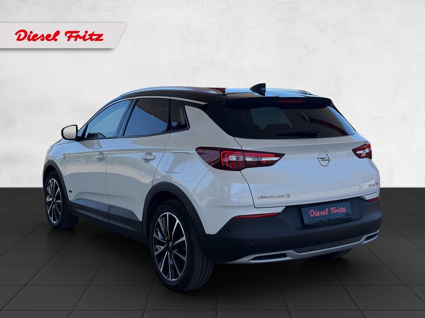 OPEL Grandland X 1.6 Hybrid4 Ultimate Automatik-showroom-element-2