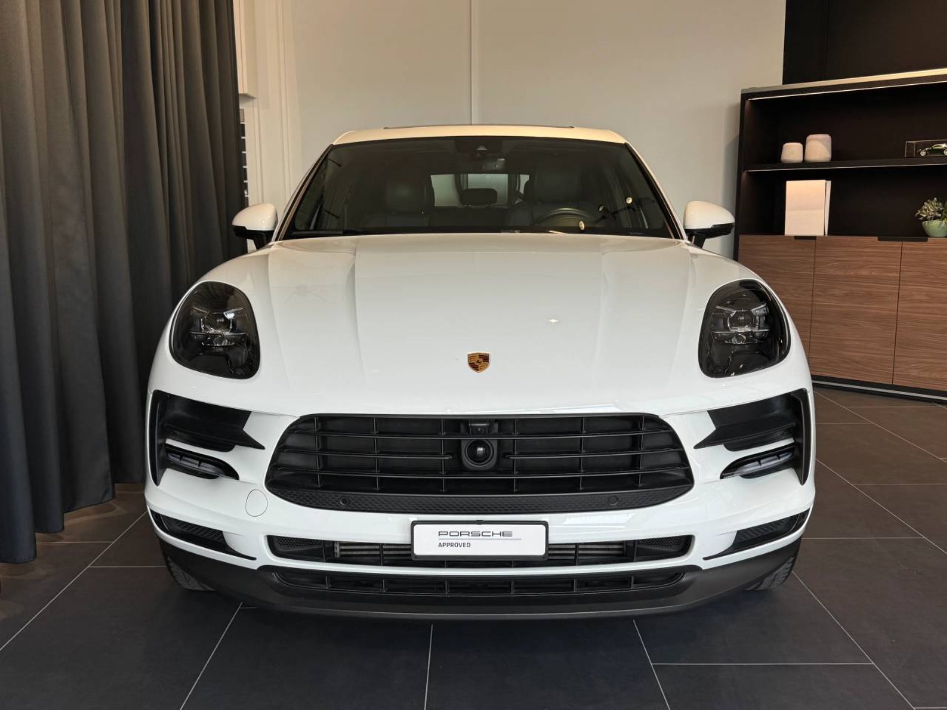 PORSCHE Macan-image-9