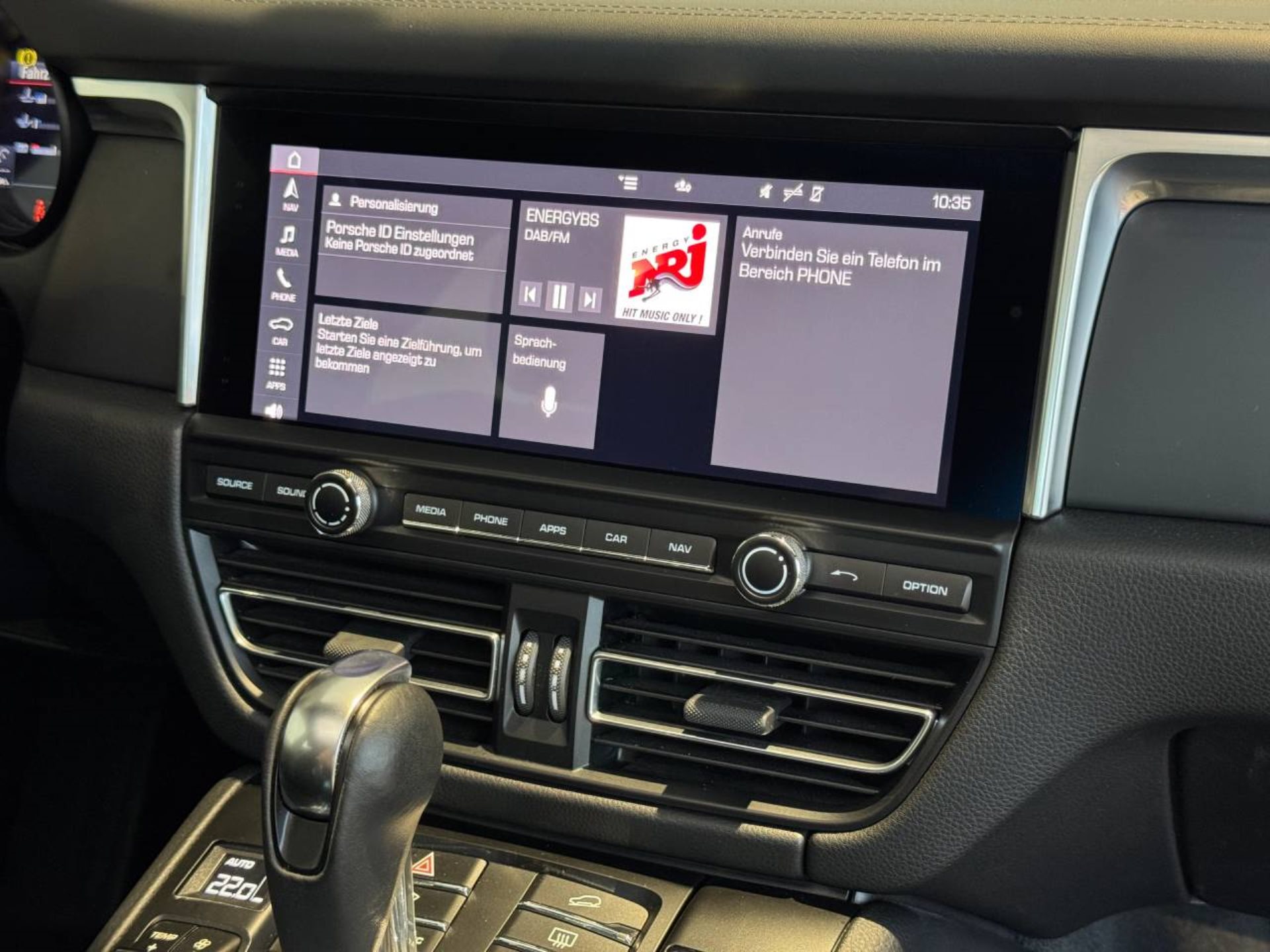 PORSCHE Macan-image-23
