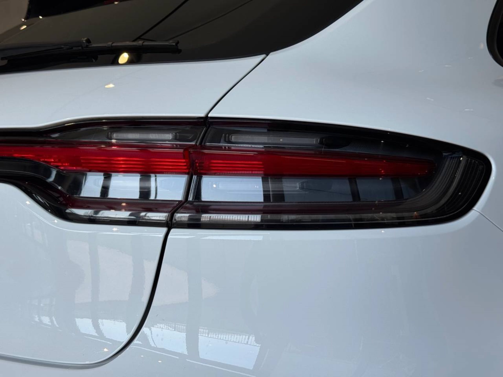 PORSCHE Macan-image-13