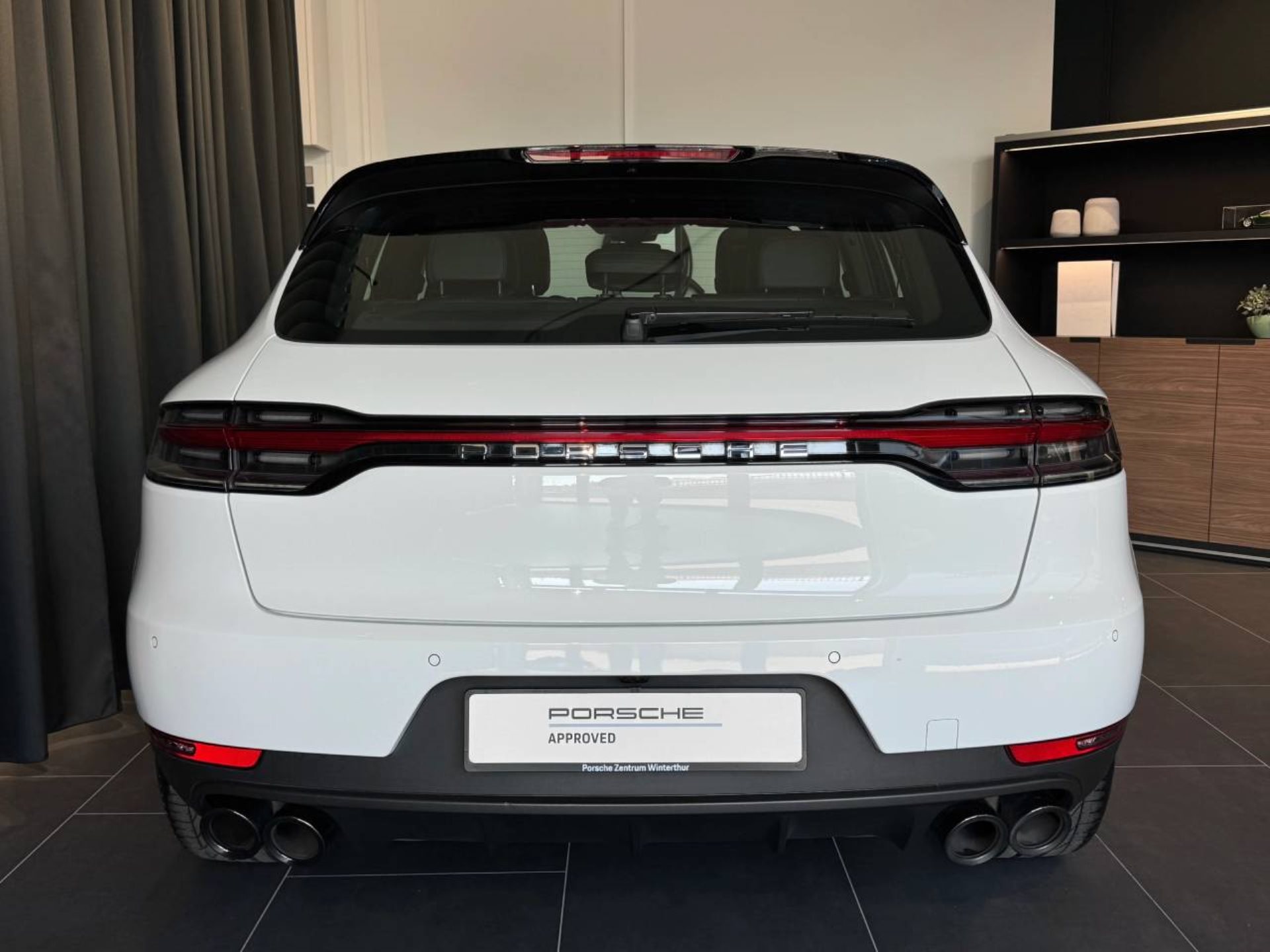 PORSCHE Macan-image-5