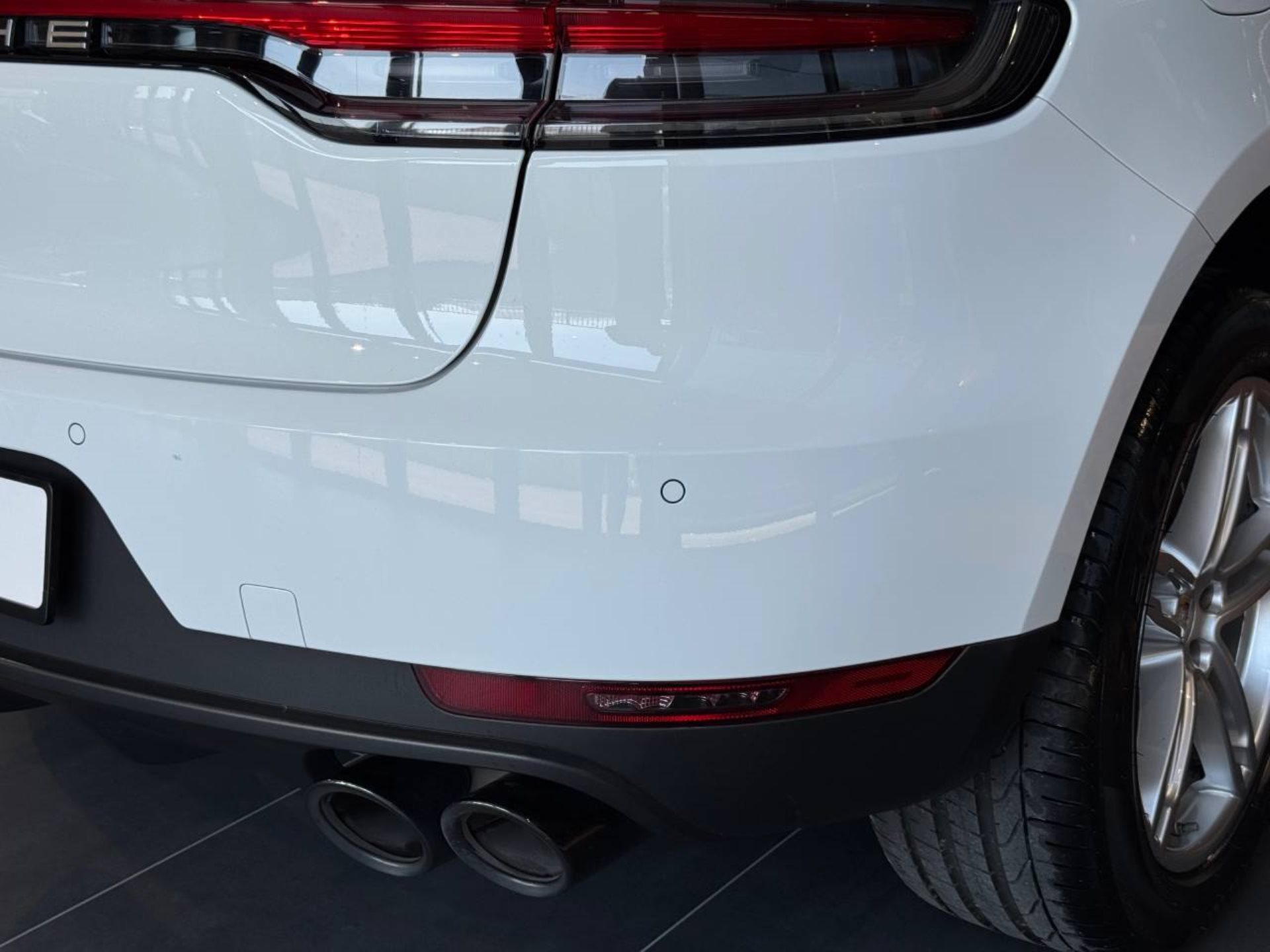PORSCHE Macan-image-36