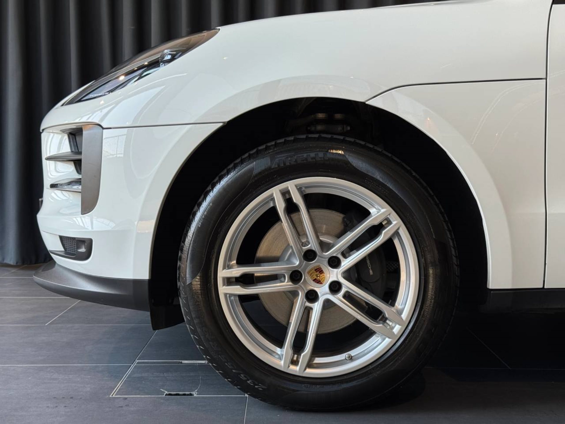 PORSCHE Macan-image-10