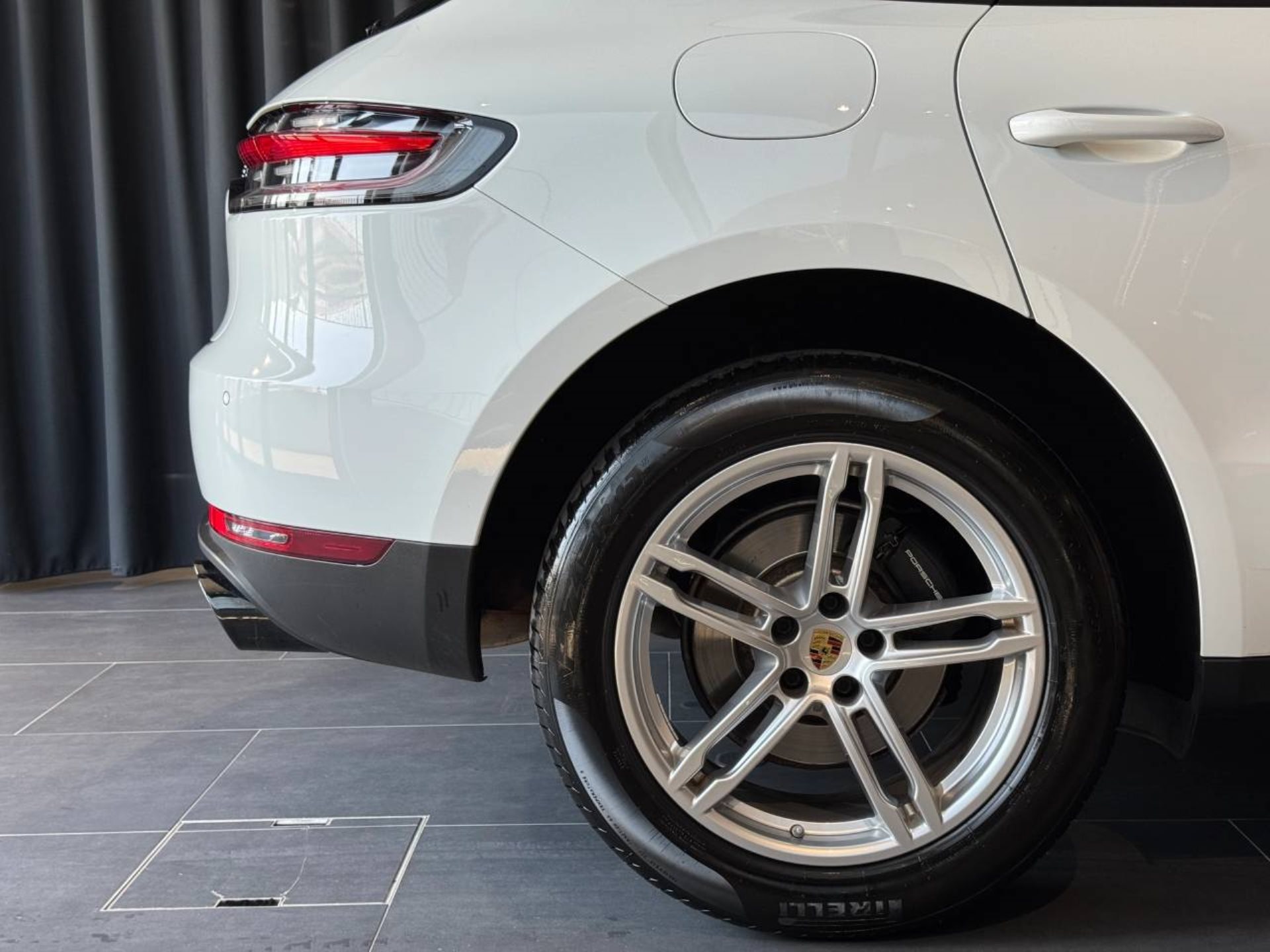 PORSCHE Macan-image-11