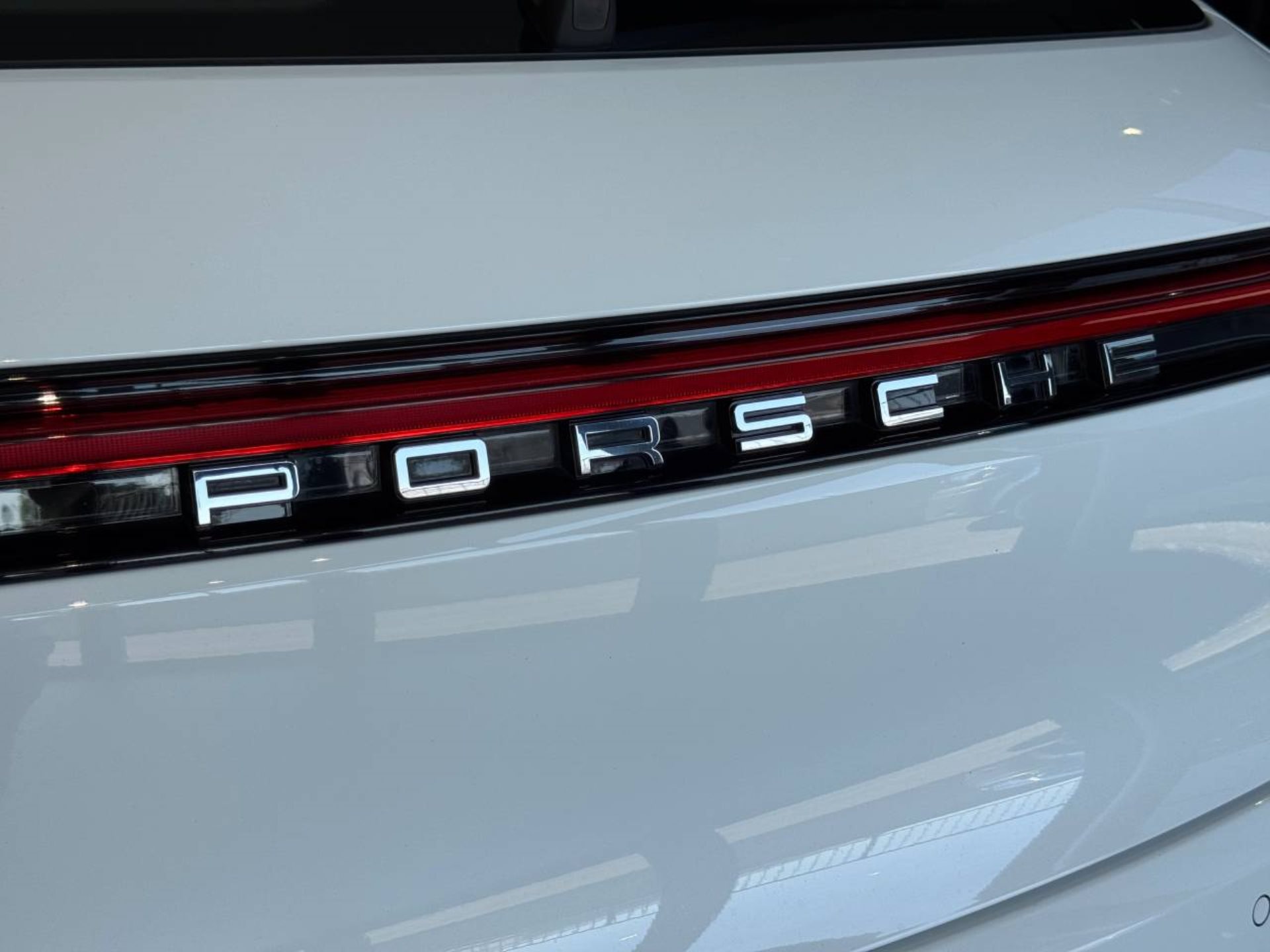 PORSCHE Macan-image-35
