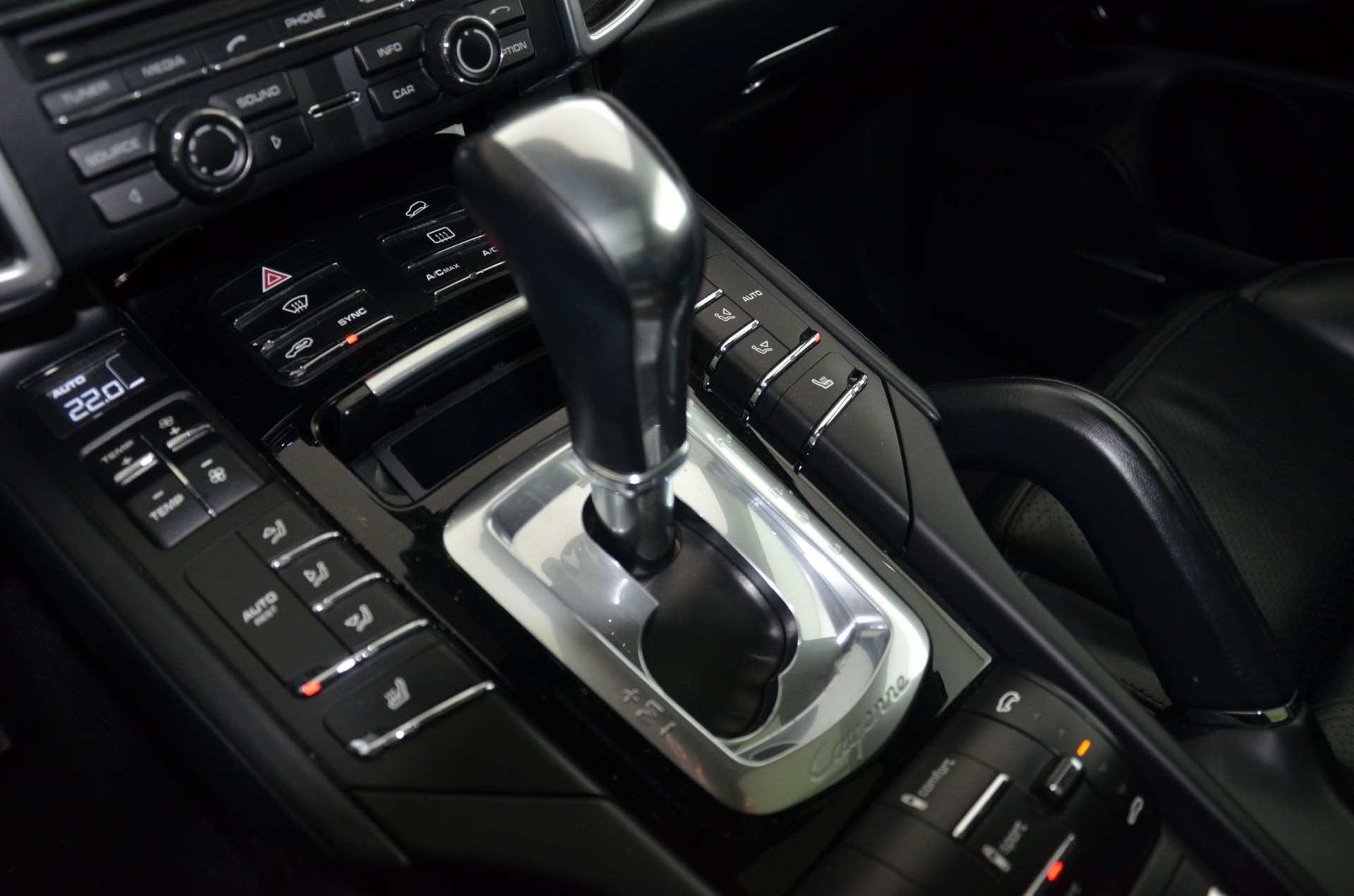 PORSCHE Cayenne S E-Hybrid-image-22