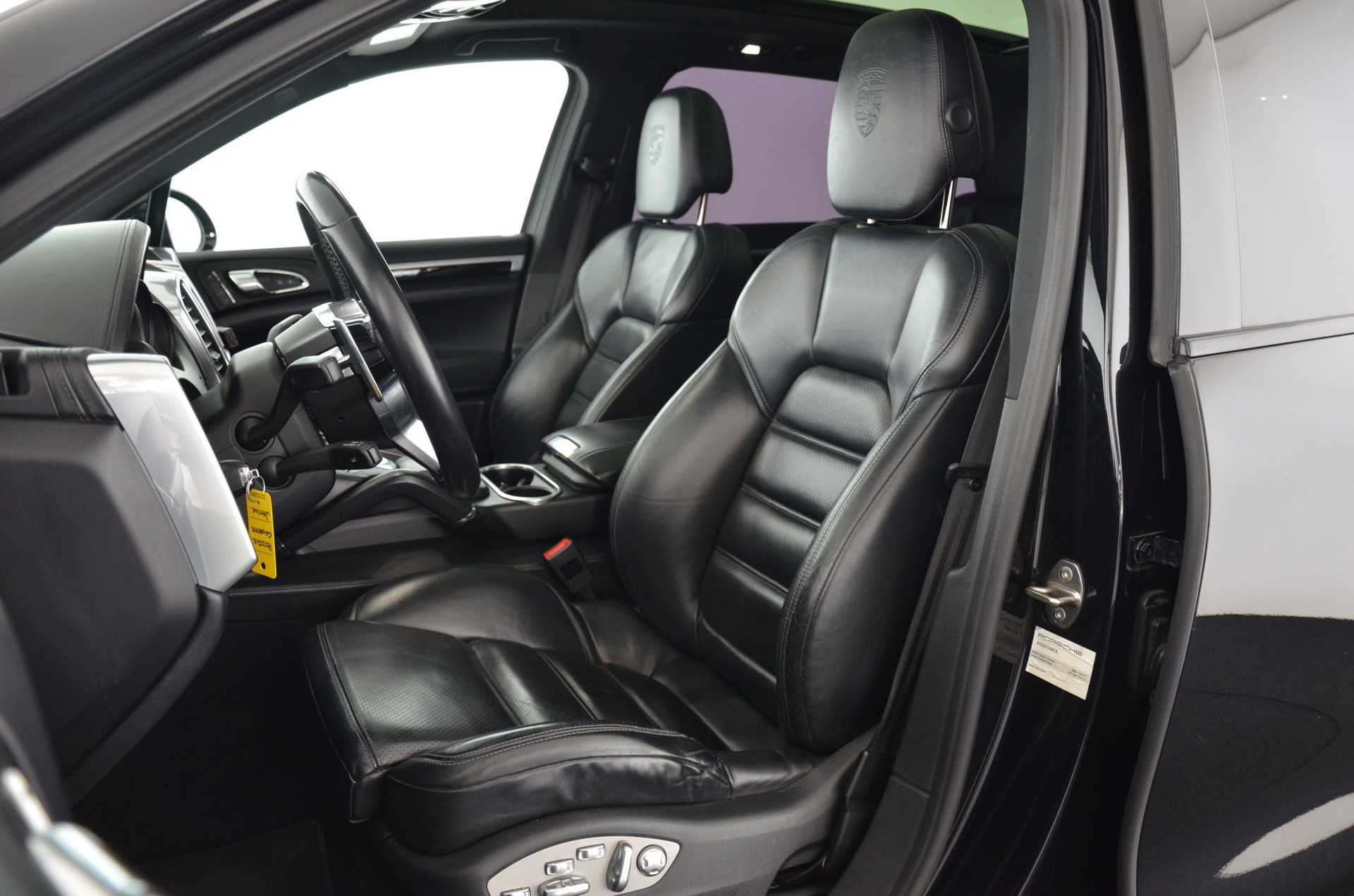PORSCHE Cayenne S E-Hybrid-image-13