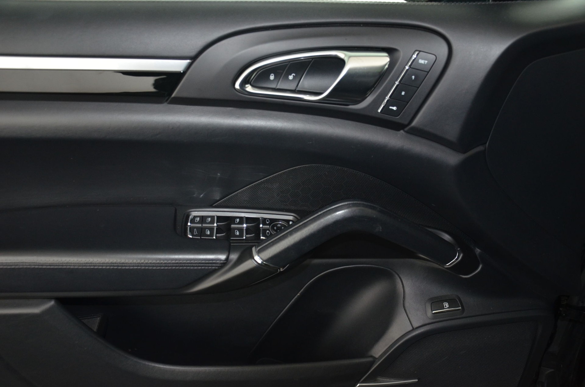 PORSCHE Cayenne S E-Hybrid-image-23